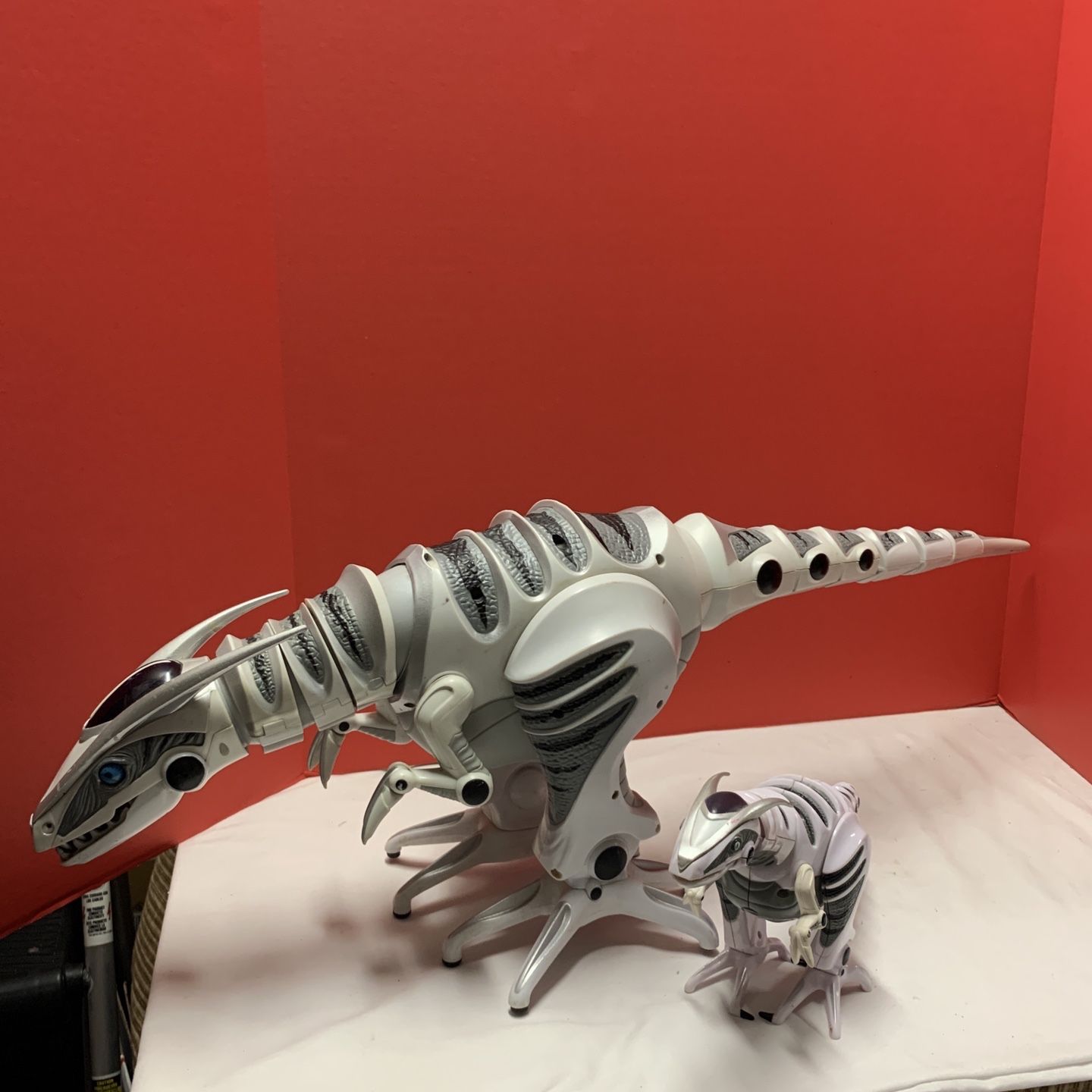 Very Large Dinosaur And Baby Runs On Battery