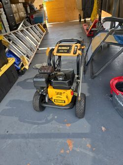 Pressure wash  DeWALT