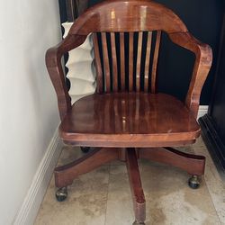 Antique Styled Banker’s Swivel Chair