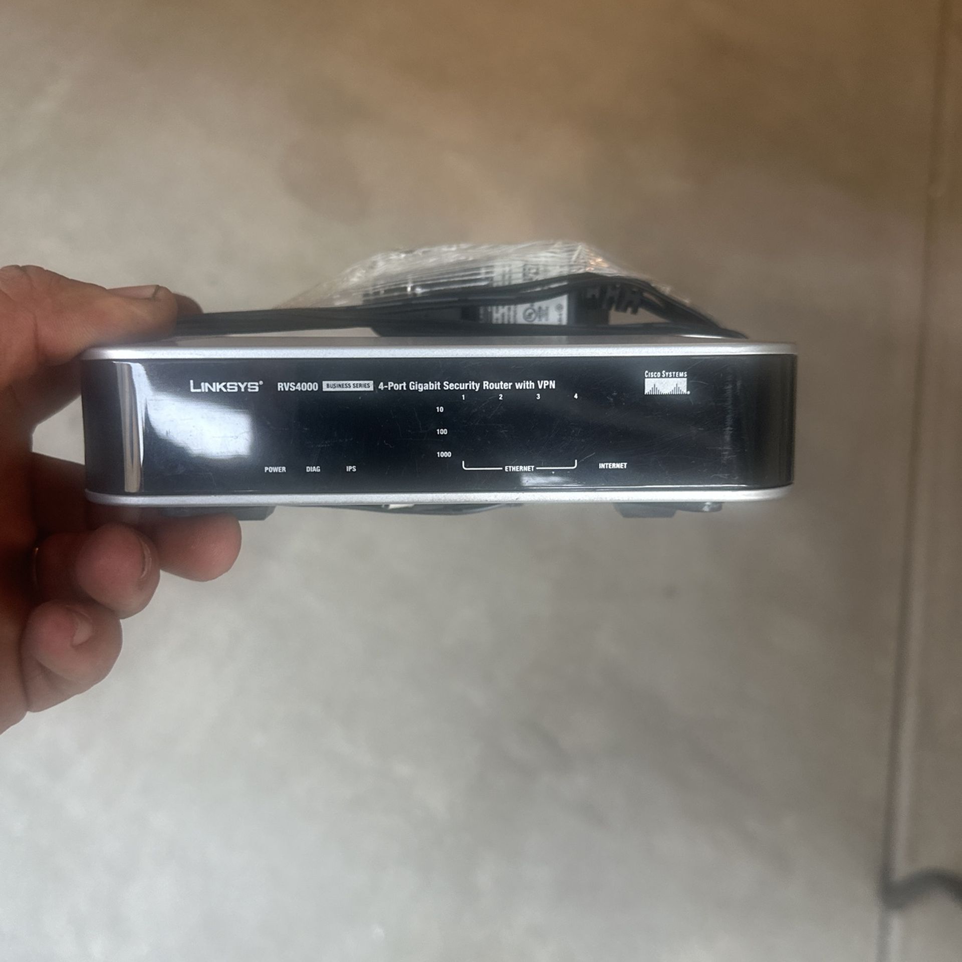 Linksys RVS4000 4-Port Gigabit Security Router with VPN