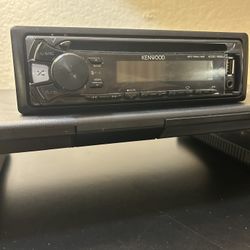KENWOOD CAR RADIO & REMOTE