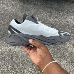 Yeezy 700 MNVN “Blue Tint” Size 8