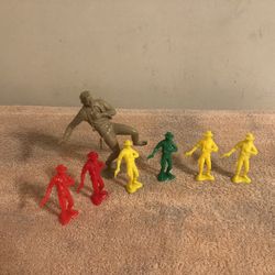 Vintage Lot Of 7 Plastic Wounded Cowboys 6 Are 3” Tall 1 Is Marx & 5 1/2” Tall