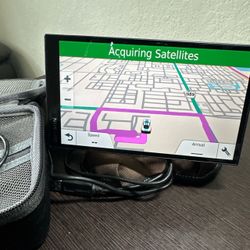 Garmin DriveSmart 61 GPS 6.95” Bundle with Mount, 2 Cables & Carrying Case