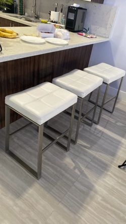 Set of barstools