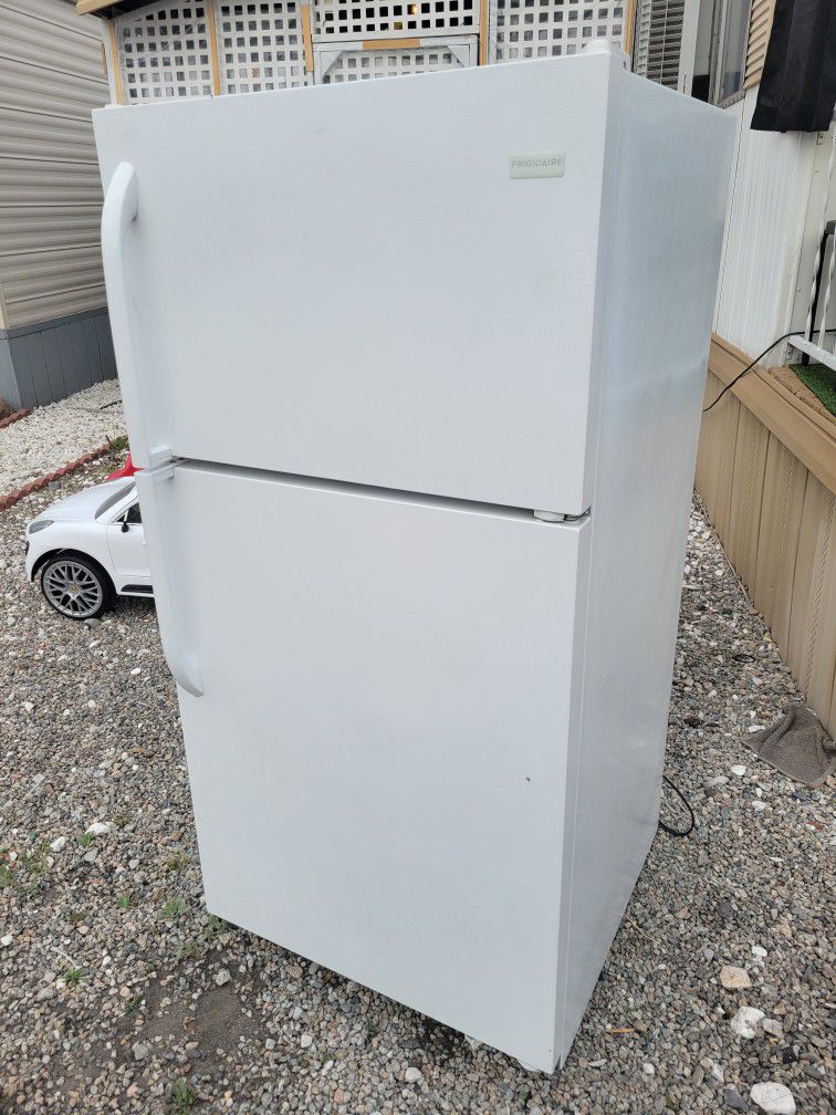Refrigerator ( Read Discription)