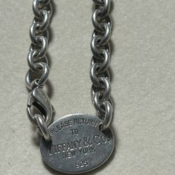 TIFFANY & Co. Return to Tiffany Oval Tag Sterling Silver Necklace