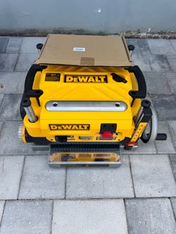 Dewalt Planer with folding table accessories