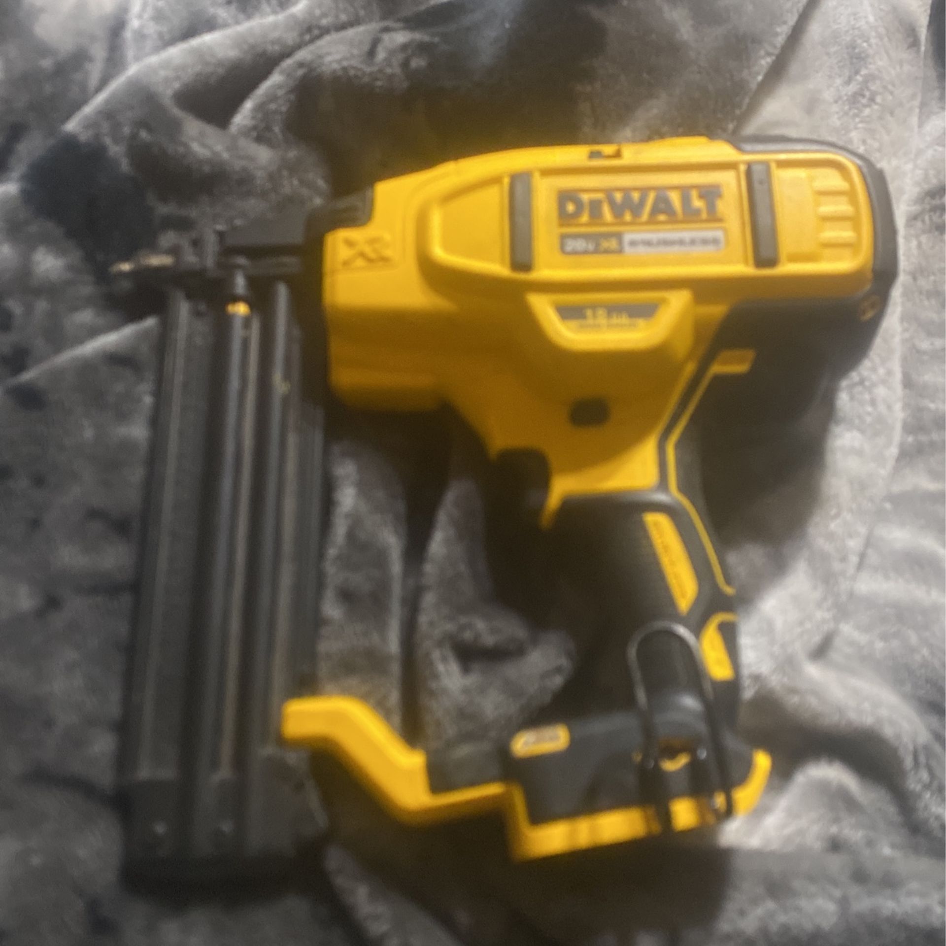 Dewalt 18 Ga Brad Nailer