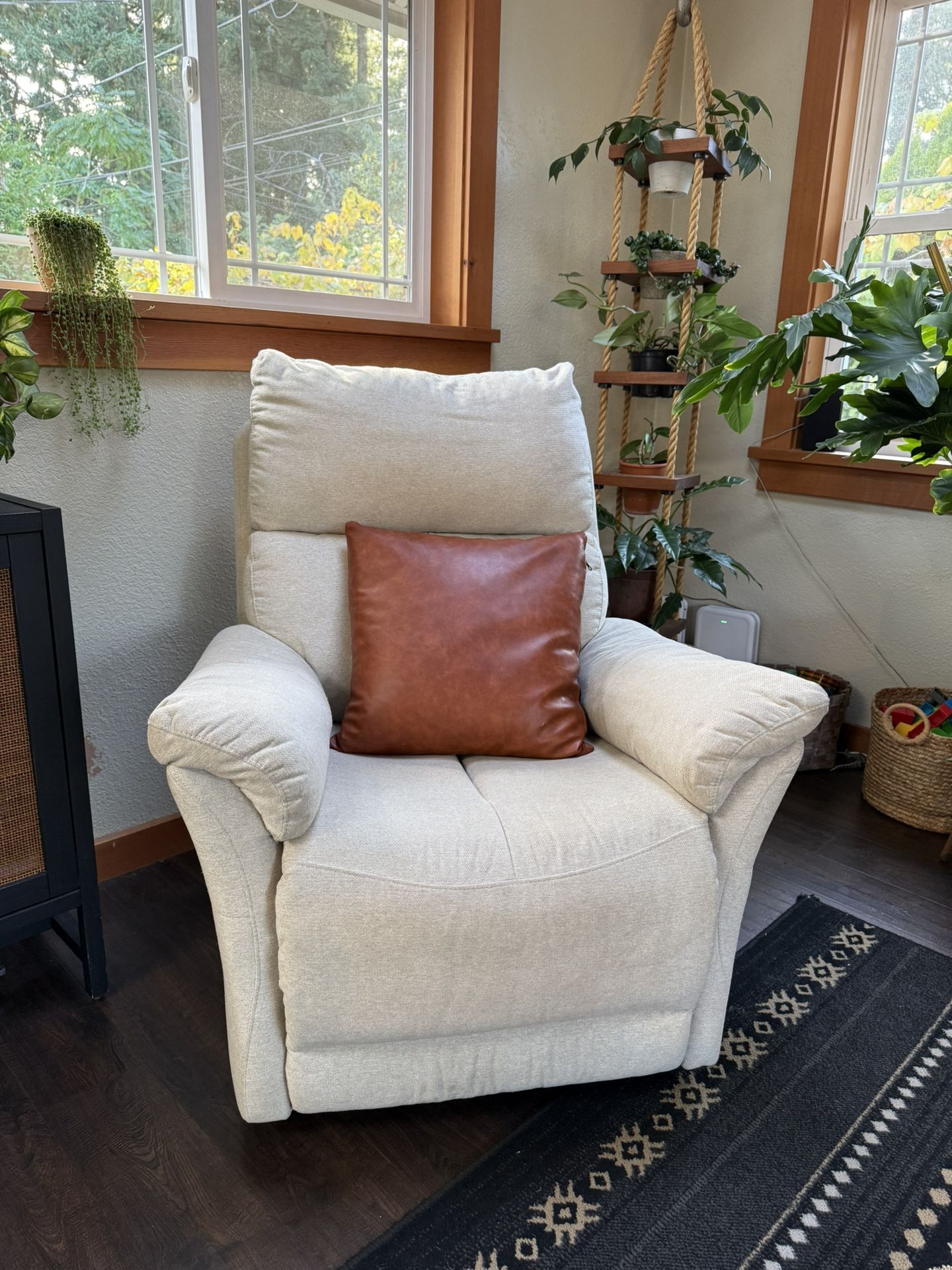 PENDING Nursery Glider / Recliner Chair, cream