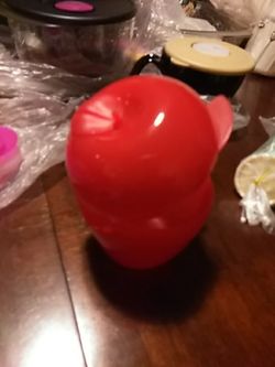 Tupperware apple