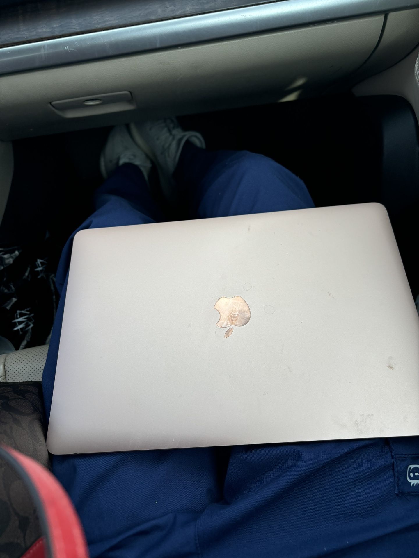 Apple MacBook 