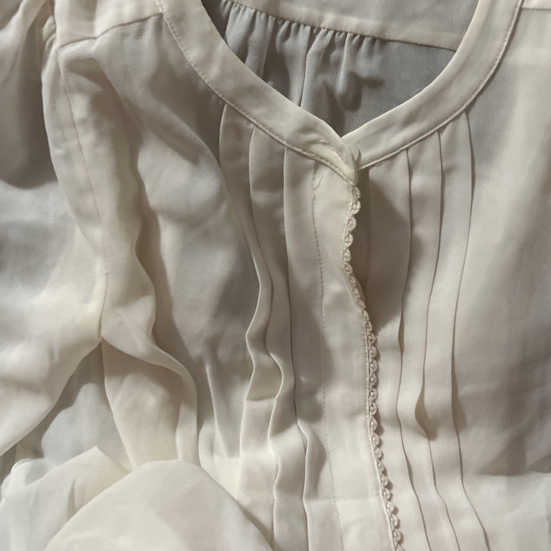 Nice ! Hollister Jeans & Blouses By The Loft !!!