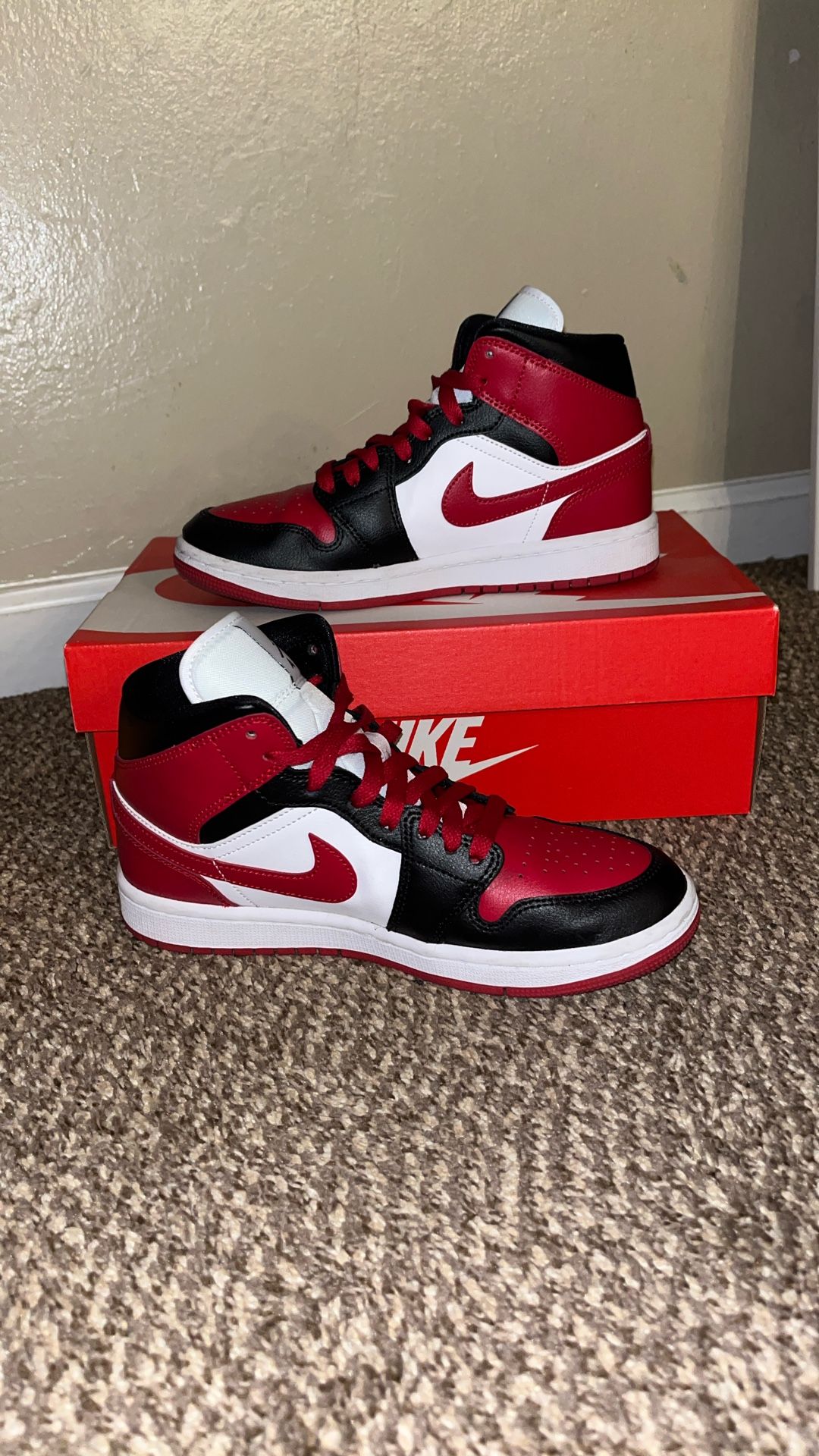 White red And Black Jordan 1 (size 6.5)