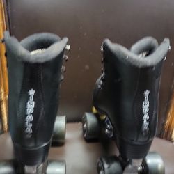 Used 2xs Indoor Skates Women's Size 6