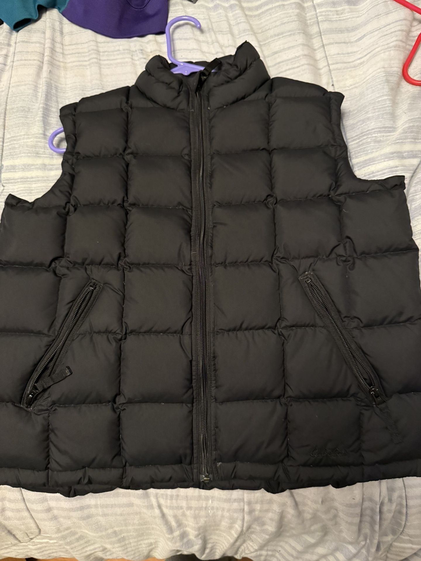 Black Cabela's puffer vest