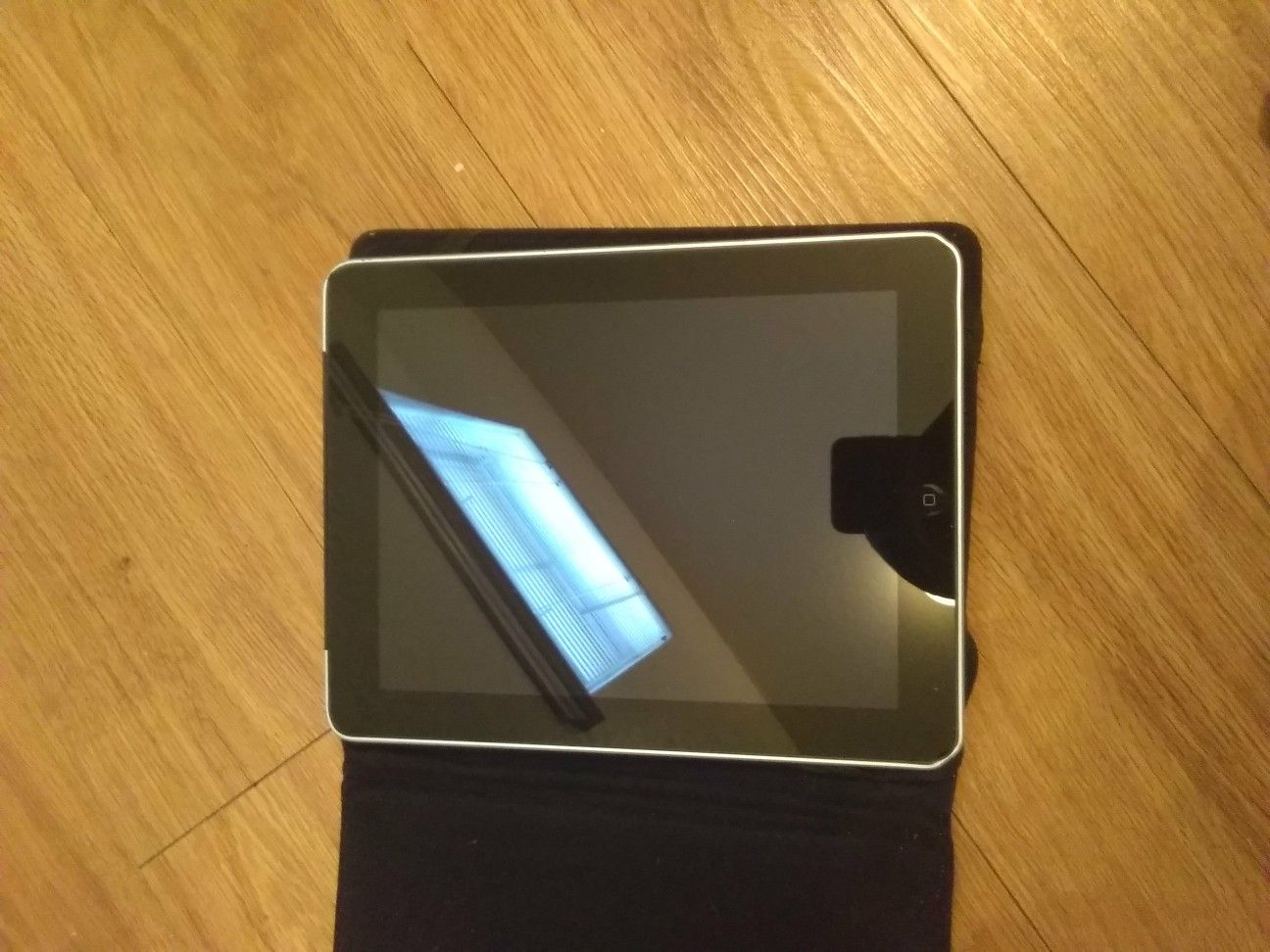 Apple iPad Model A 1337& 64GB