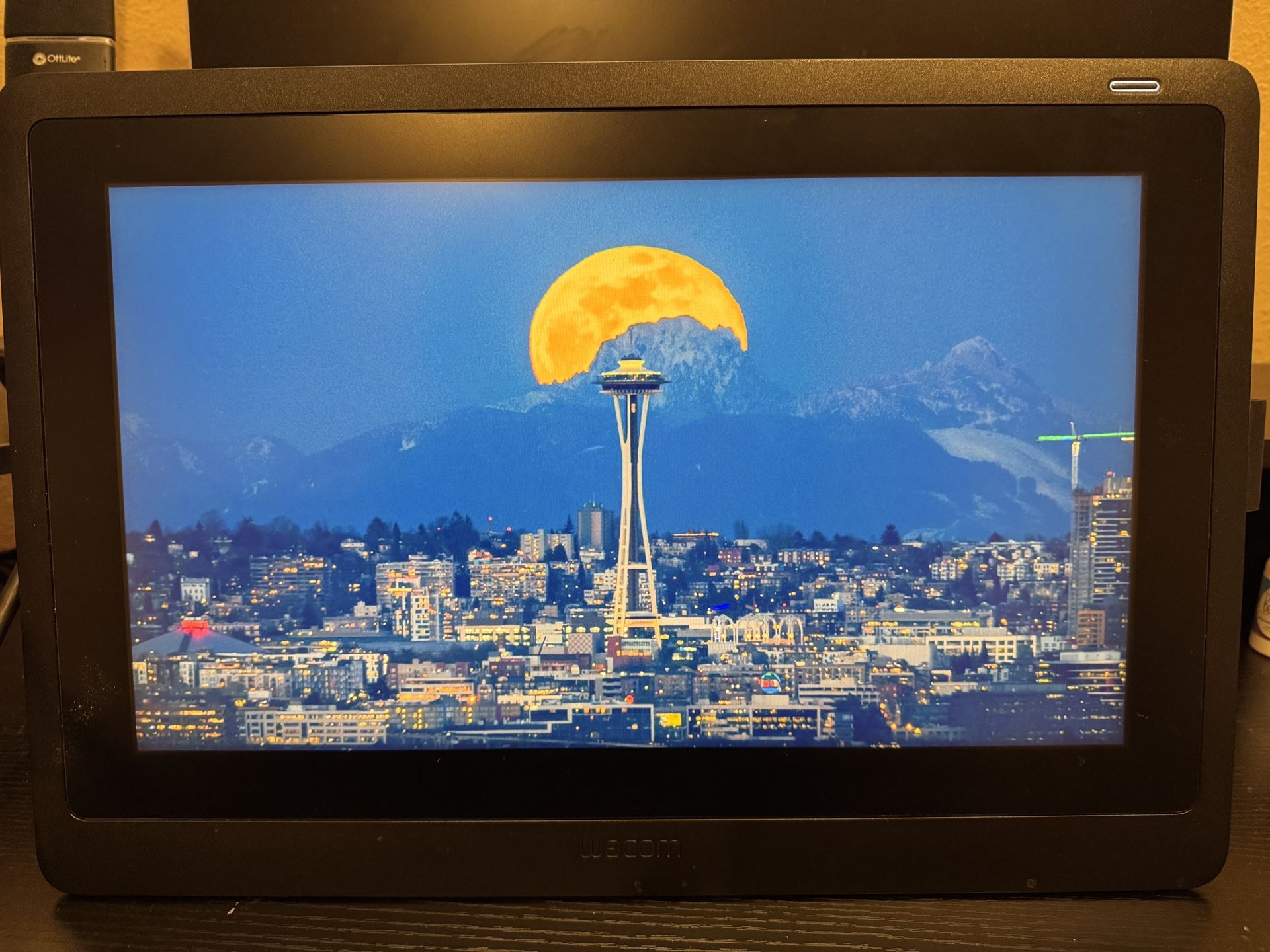 Wacom Cintiq 15.4" Full HD Display Graphic Arts Tablet for Mac, PC