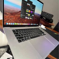 MacBook Pro 2019 16” inch i7 500 ssd