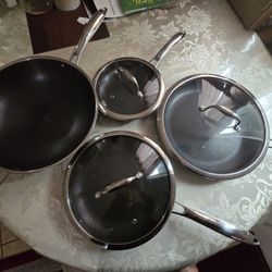 HexClad Hybrid Nonstick 7-Piece Cookware Set, 8", 10", and 12" Pans with Lids, and 10" Wok.
