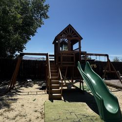 Swing set 