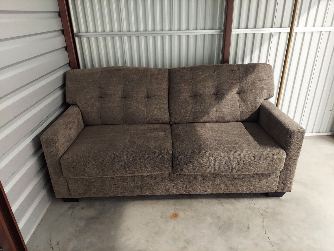 Like-new Sofa/couch