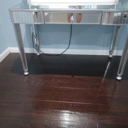 Large Vanity  Desk 400$