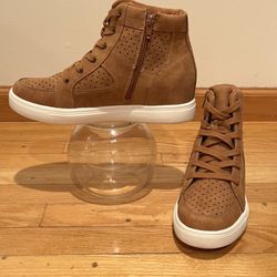 Cushionaire Laceup Sneaker / Booties Size  ,9 New!!!