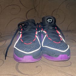 KD basketball shoes
