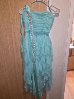 Need a last minute Homecoming or prom dress?  Formal dresses
