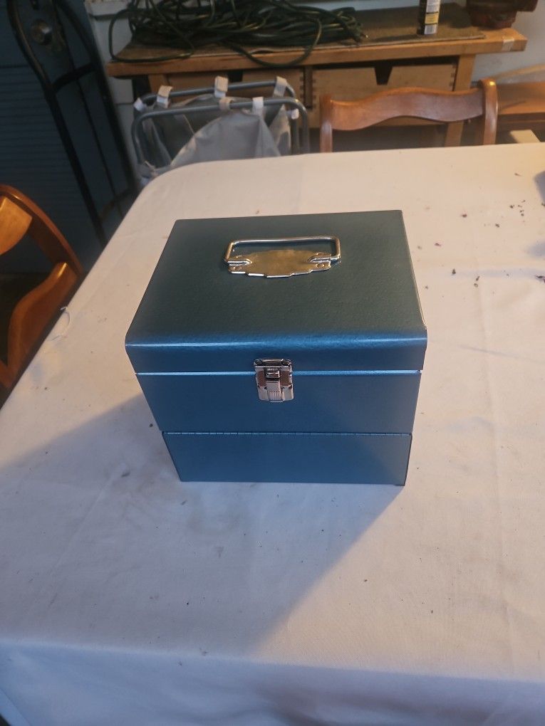 VINTAGE LOGAN DE LUXE 8MM REEL CHEST