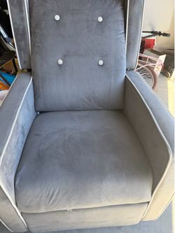 Gray rocker