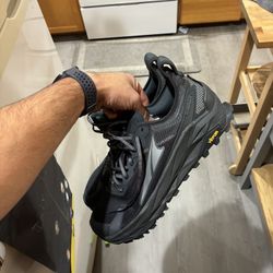 Men’s Altra Olympus 5 trail running shoes size 12 