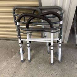 Foldable toilet bars