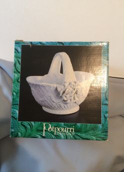 Porcelain basket with roses