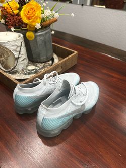 Great Nike Air VaporMax Flyknit in a white/teal colorway size 10 for women
