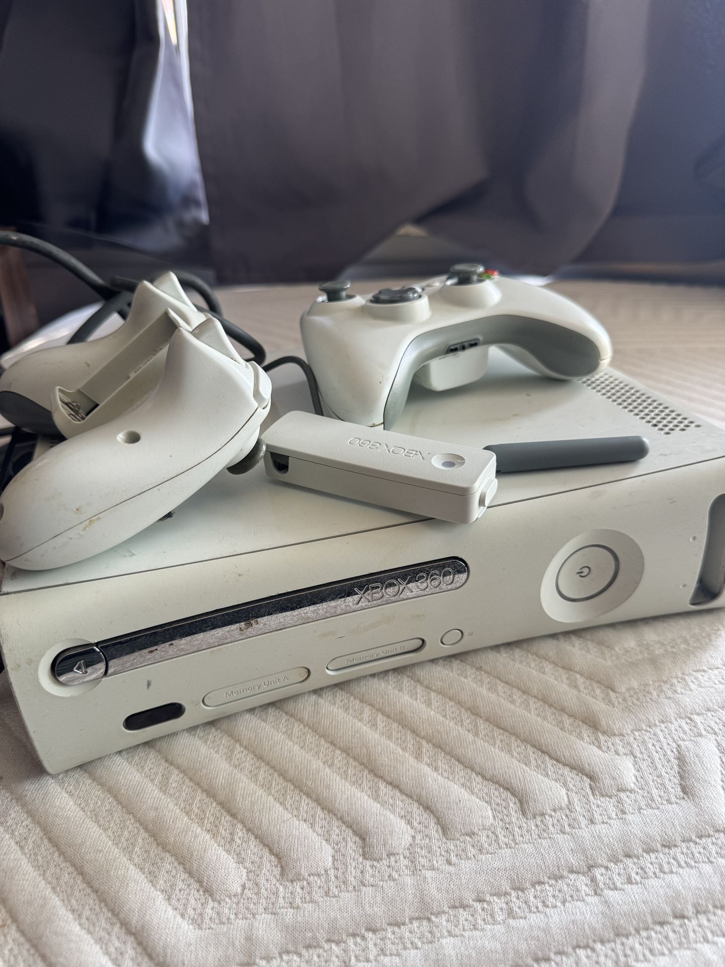 Xbox 360 W/ Controllers Untested