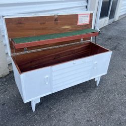 Vintage Lane Mid Century Cedar Blanket Chest Trunk 48x17x23in Has been painted white. 