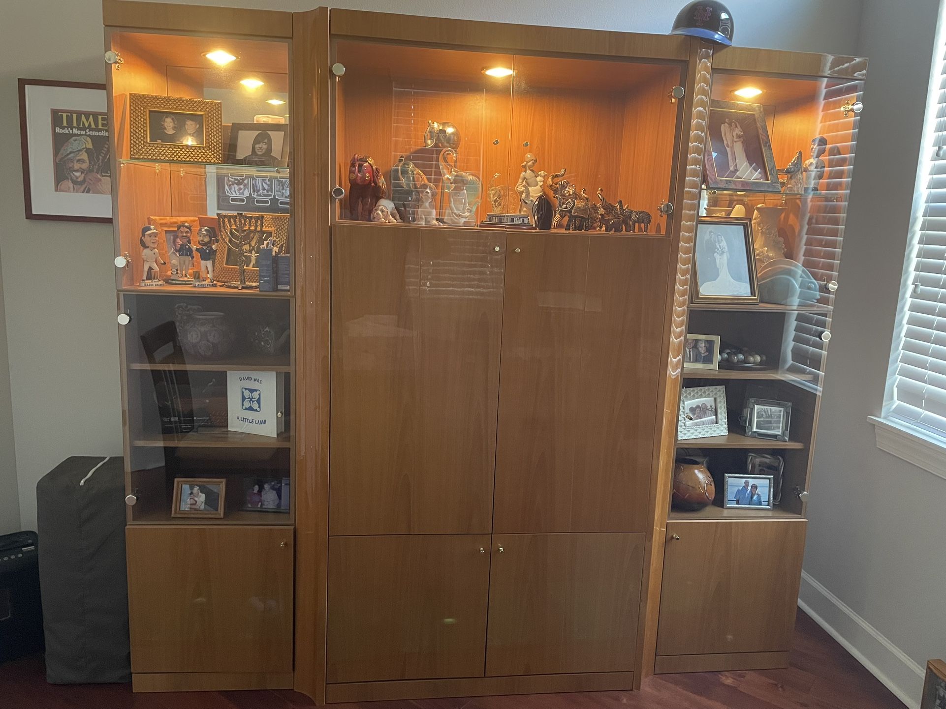 Wall unit
