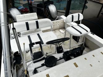 2000 Twin vee Weekender 22