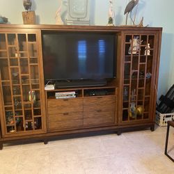 Tommy Bahama Ocean Club Point Break Entertainment Chest