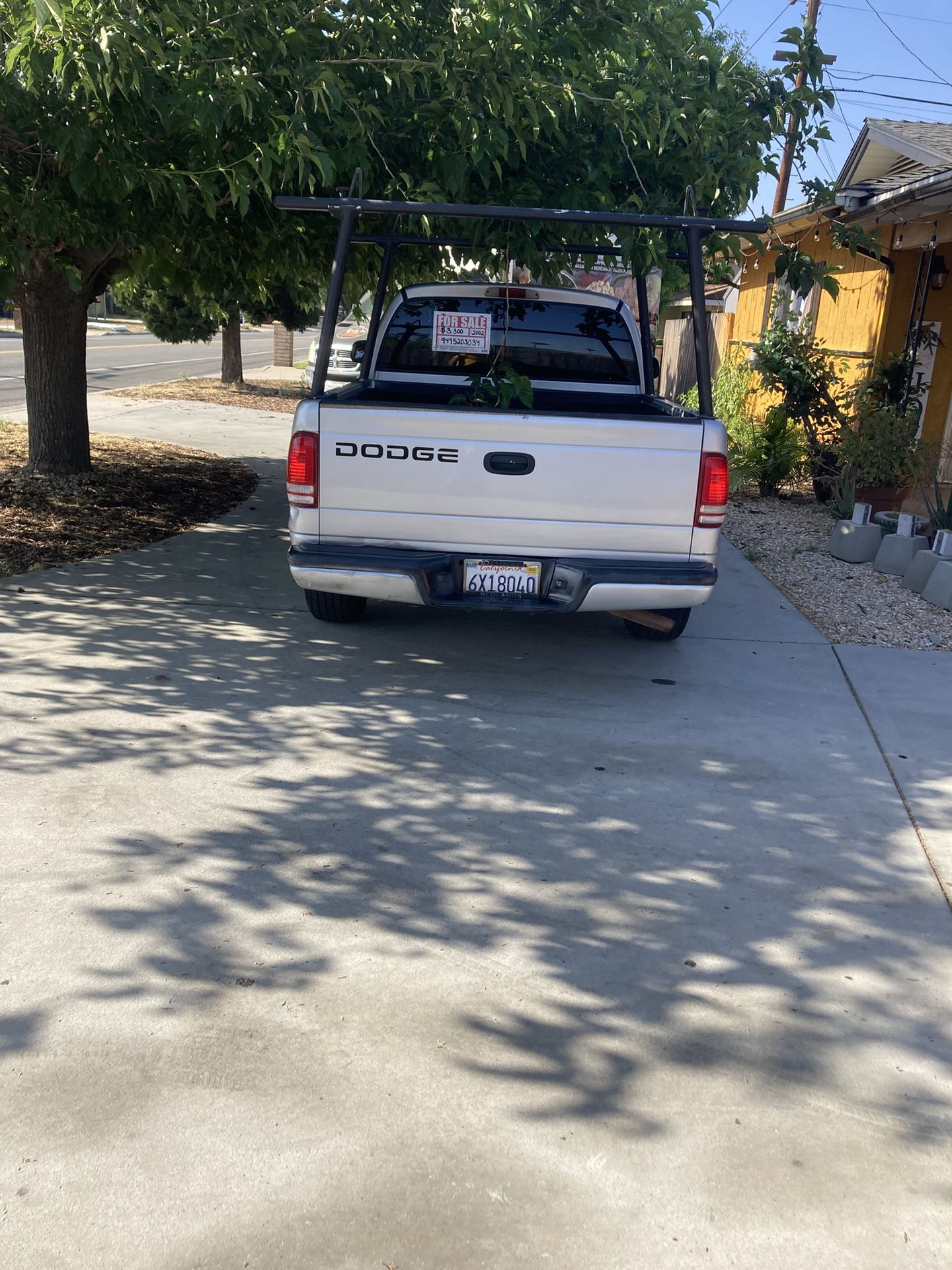 2002 Dodge Dakota sport plus interior limpio A/C llantas nuevas LED luces de enfrente starter nuevo distribuidor y cables nuevos $3300 o mejor oferta