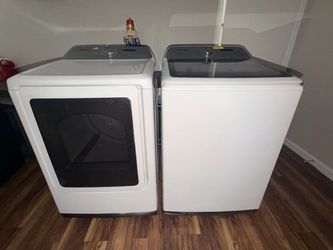 Washer and dryer set; they work very well. Samsung brand
