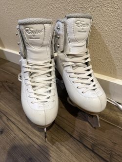 CVFSC - Jackson Entré figure skates, size 2.5W
