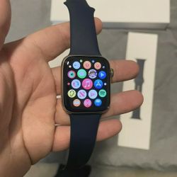 iwatch series 6 44mm Cellular black, Perfect condition

Only had it a few weeks but the face is just too big for me to get used to. No scratches o