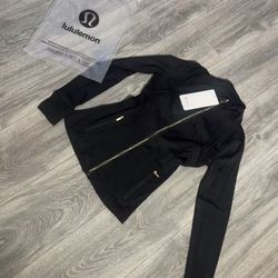 black lululemon size S