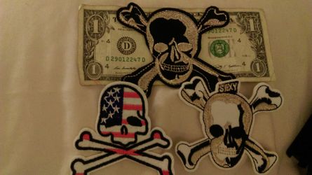 New skull and crossbones patch iron on