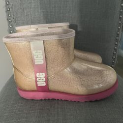 UGG BOOTS SIZE 6