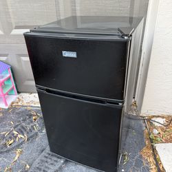 Midea mini Refrigerator