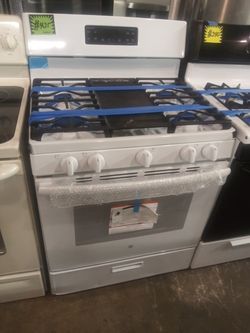 New scratch and dent GE gas stove
